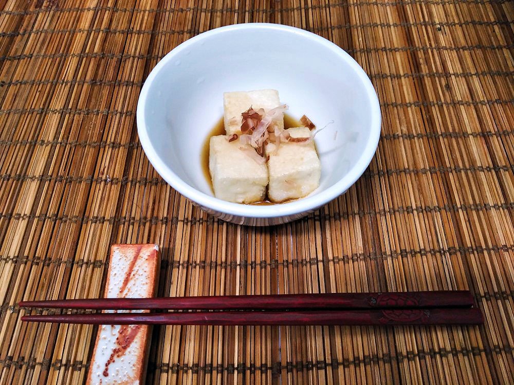 Ración de Tofu Frito Japonés aguedashidofu
