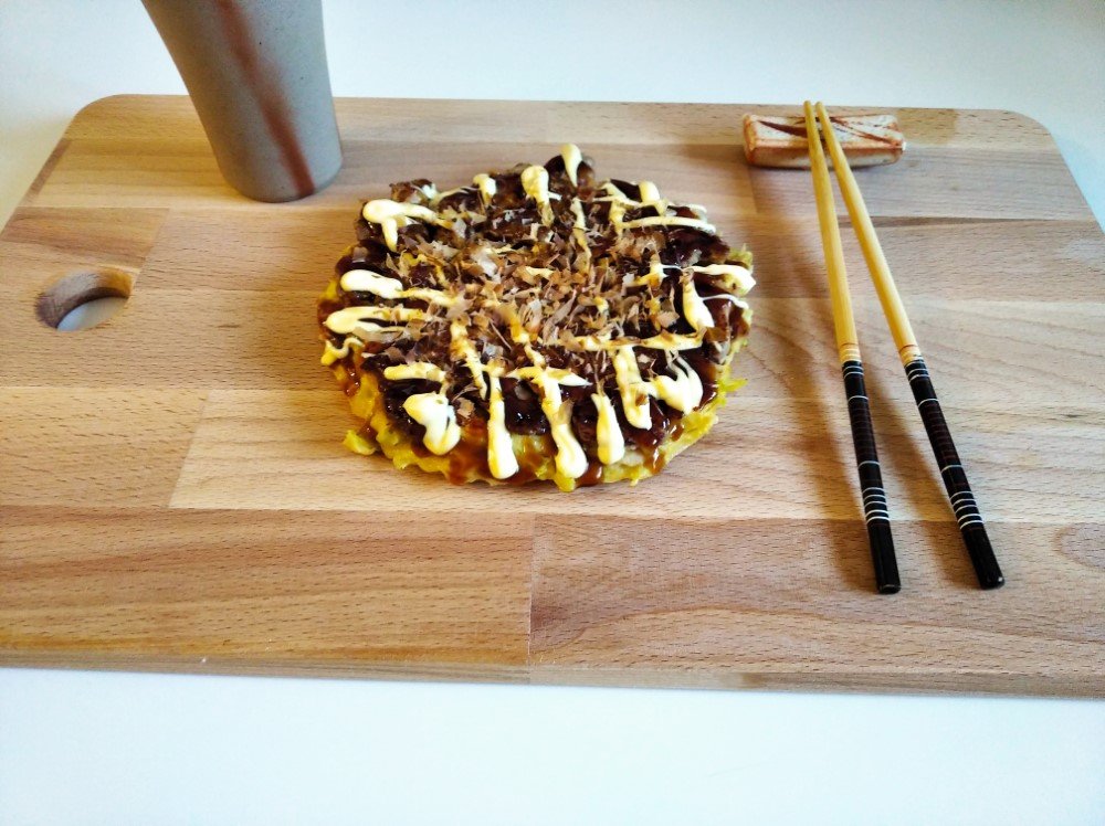 Un delicioso Okonomiyaki al estilo de Osaka