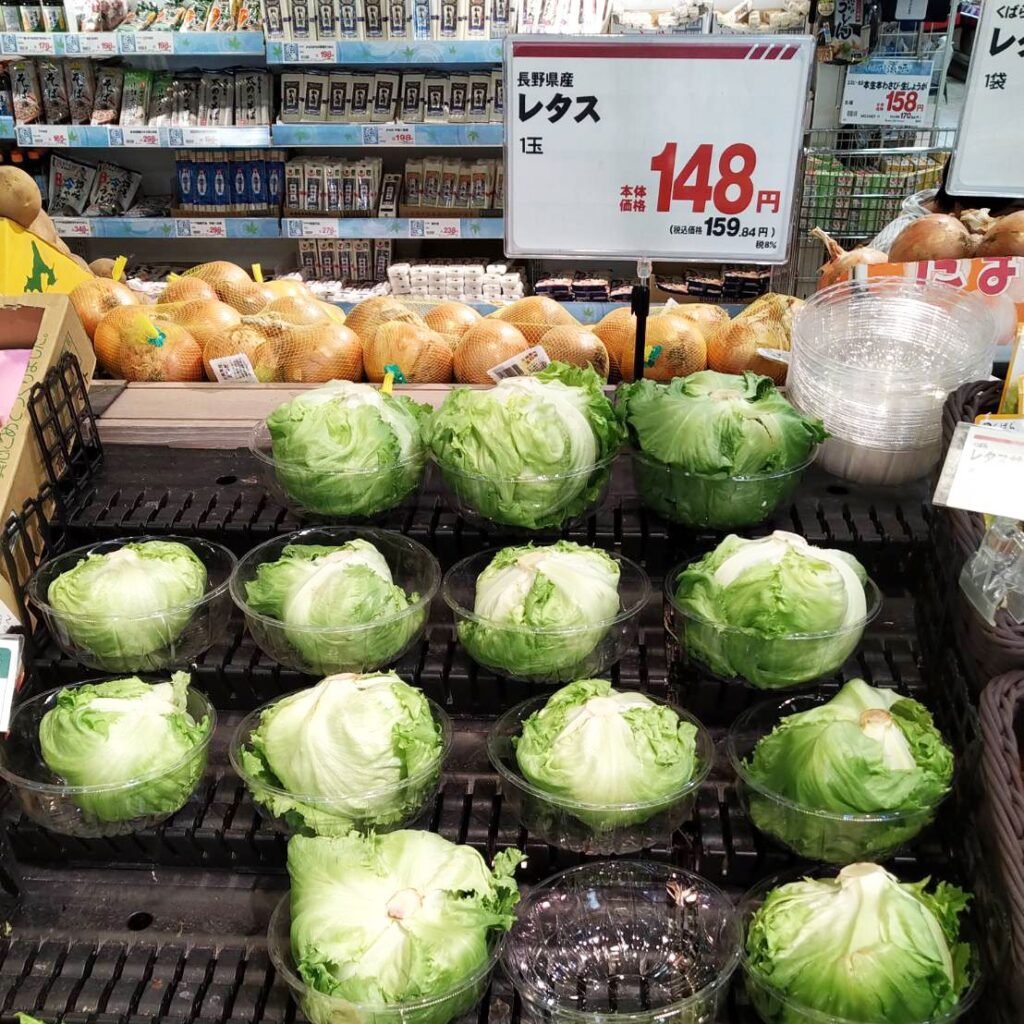 El precio de las lechugas japonesas es bastante asequible en comparación con otras verduras.